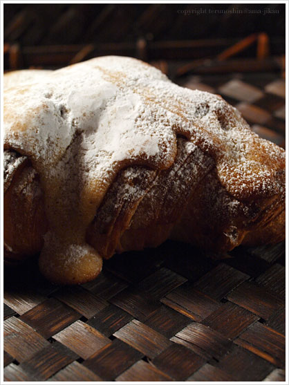 クロワッサン・オ・ザマンド:Croissant aux Amandes