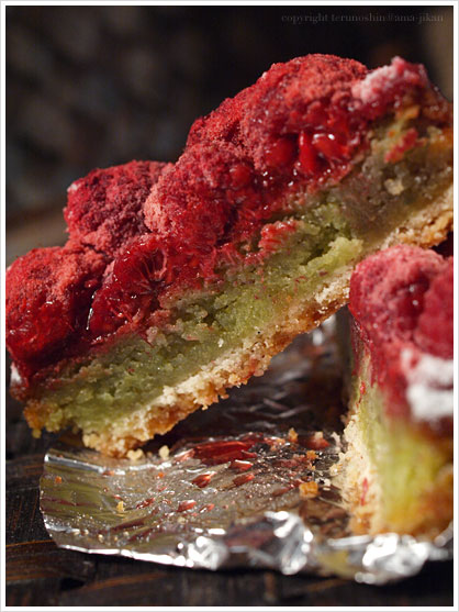 フランボワーズのタルト(クレーム・ダマンド・ピスターシュ版):Tarte aux Framboises ( à la Crème d'Amande Pistache )