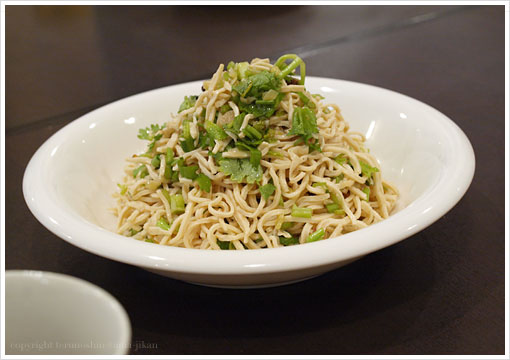 江南飯店:圧し豆腐の香菜和え