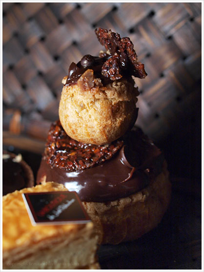LA BOUTIQUE de Joël Robuchon/ルリジューズ・オ・ショコラ:Religieuse au Chocolat