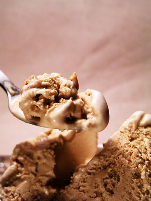 meiji_caramel_crunch2.jpg