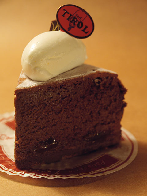 tirol_chocolate_souffle_cake.jpg